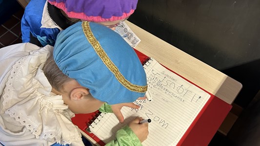 Sinterklaaspret: aan het schrijven in de kleuterklas ๐โ๐ป