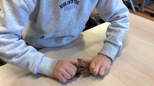 In de groepen 5 hebben wij het thema โAardse extremenโ de kinderen leren alles over o.a. wolken, vulkanen, aardbevingen, tsunamiโs en orkanen. ๐๐