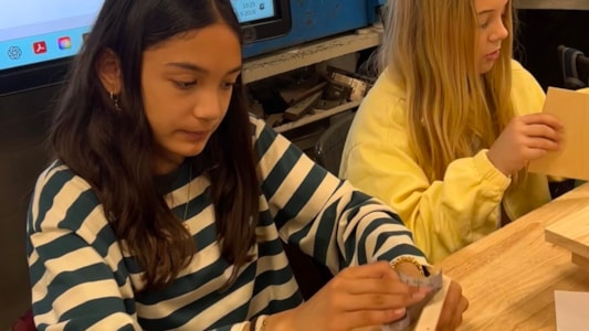 De groepen 8 hebben een techniekles gevolgd op het Johannes Bosco. π¦πͺ΅