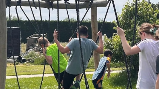 Vorige week heeft groep 8a de verregende bootcamp van kamp ingehaald! βοΈπͺ