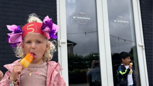 Samen genoten van een heerlijk ijsje bij De Viersprong als afsluiting van een geweldig schooljaar. Fijne zomervakantie! π¦π